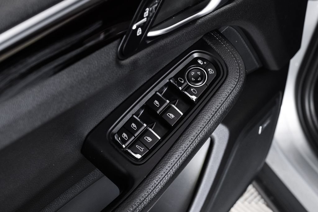 Used 2019 Porsche Macan w/ Premium Package AWD/4WD image 50