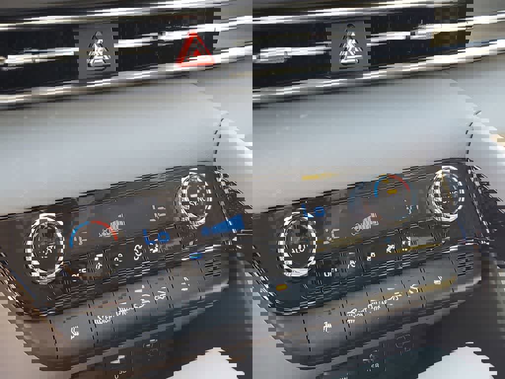 New 2026 Hyundai Elantra SEL Sport Premium image 30