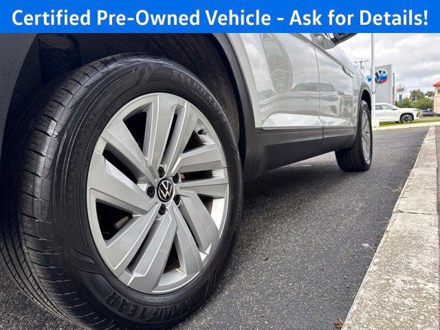 Certified 2023 Volkswagen Atlas Cross Sport SE w/ Panoramic Sunroof Package AWD/4WD image 24