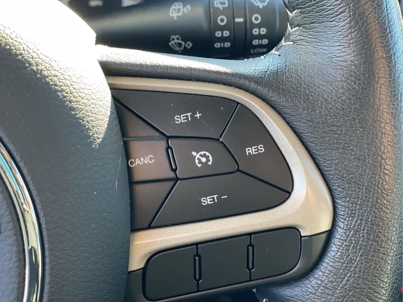 Used 2015 Jeep Renegade Limited AWD/4WD image 29