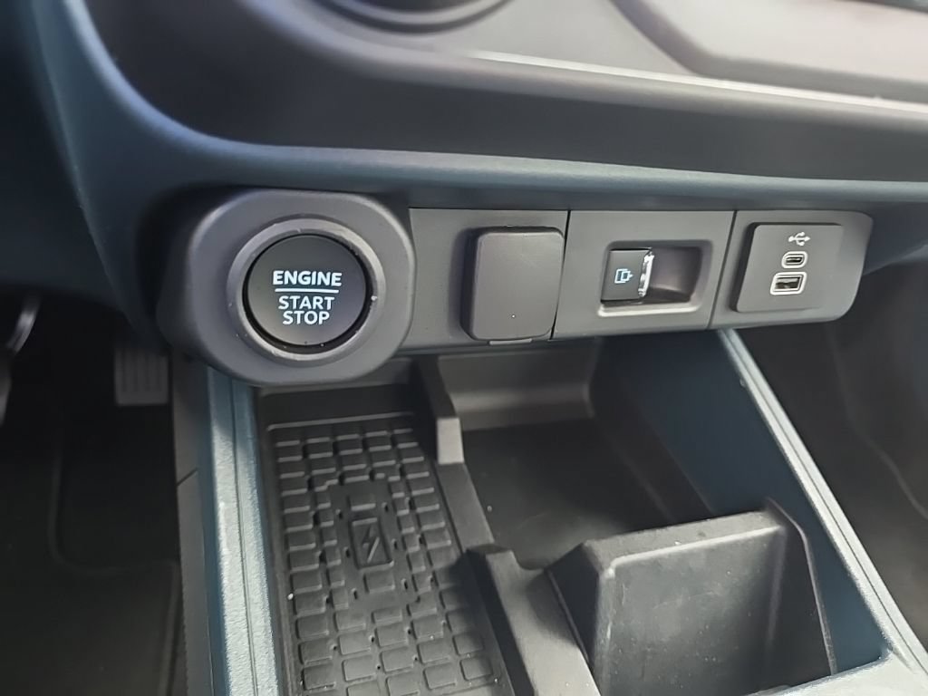 Used 2025 Ford Maverick Lariat w/ Black Appearance Package AWD/4WD image 23