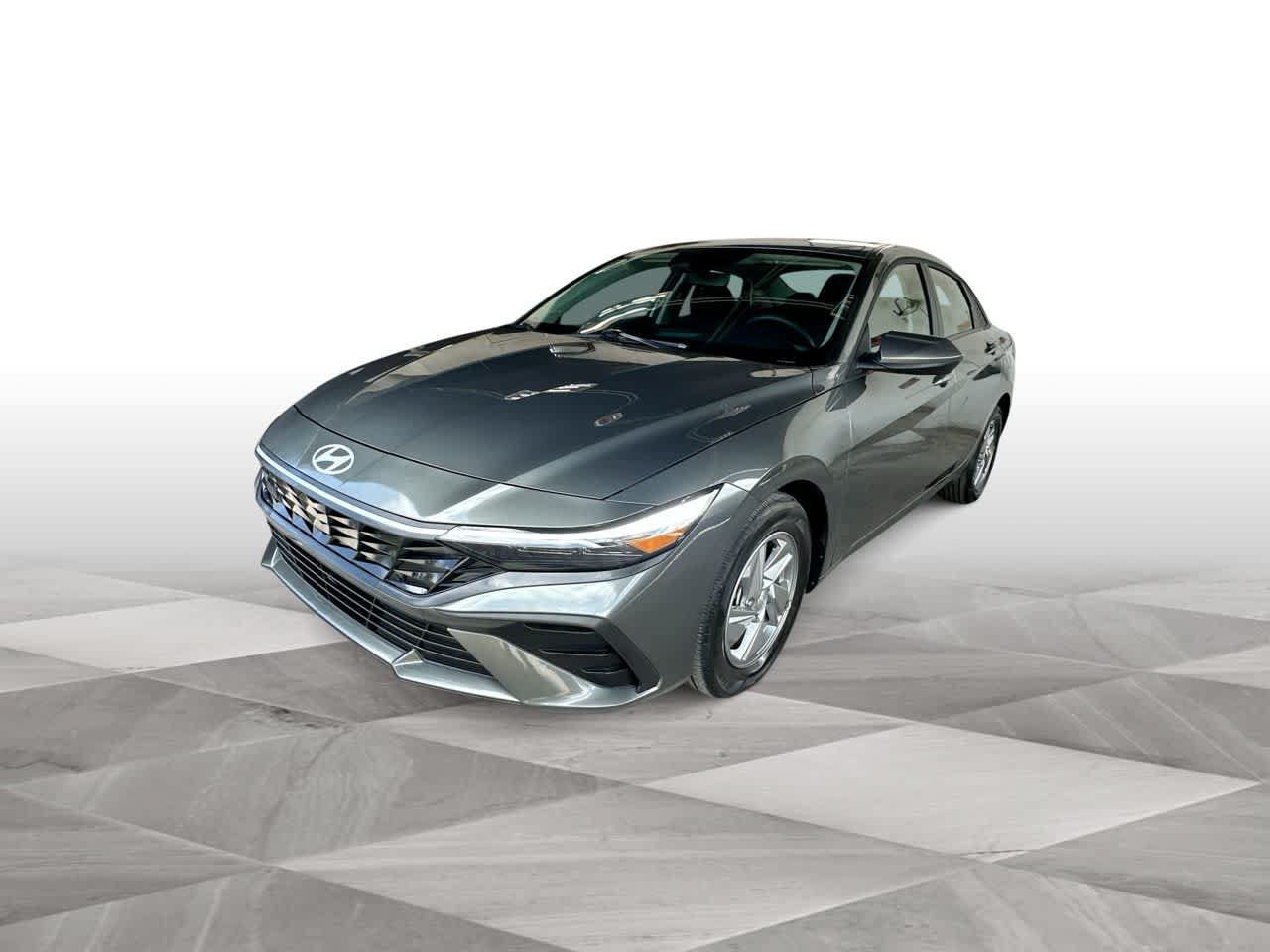 Used 2026 Hyundai Elantra SE FWD image 4