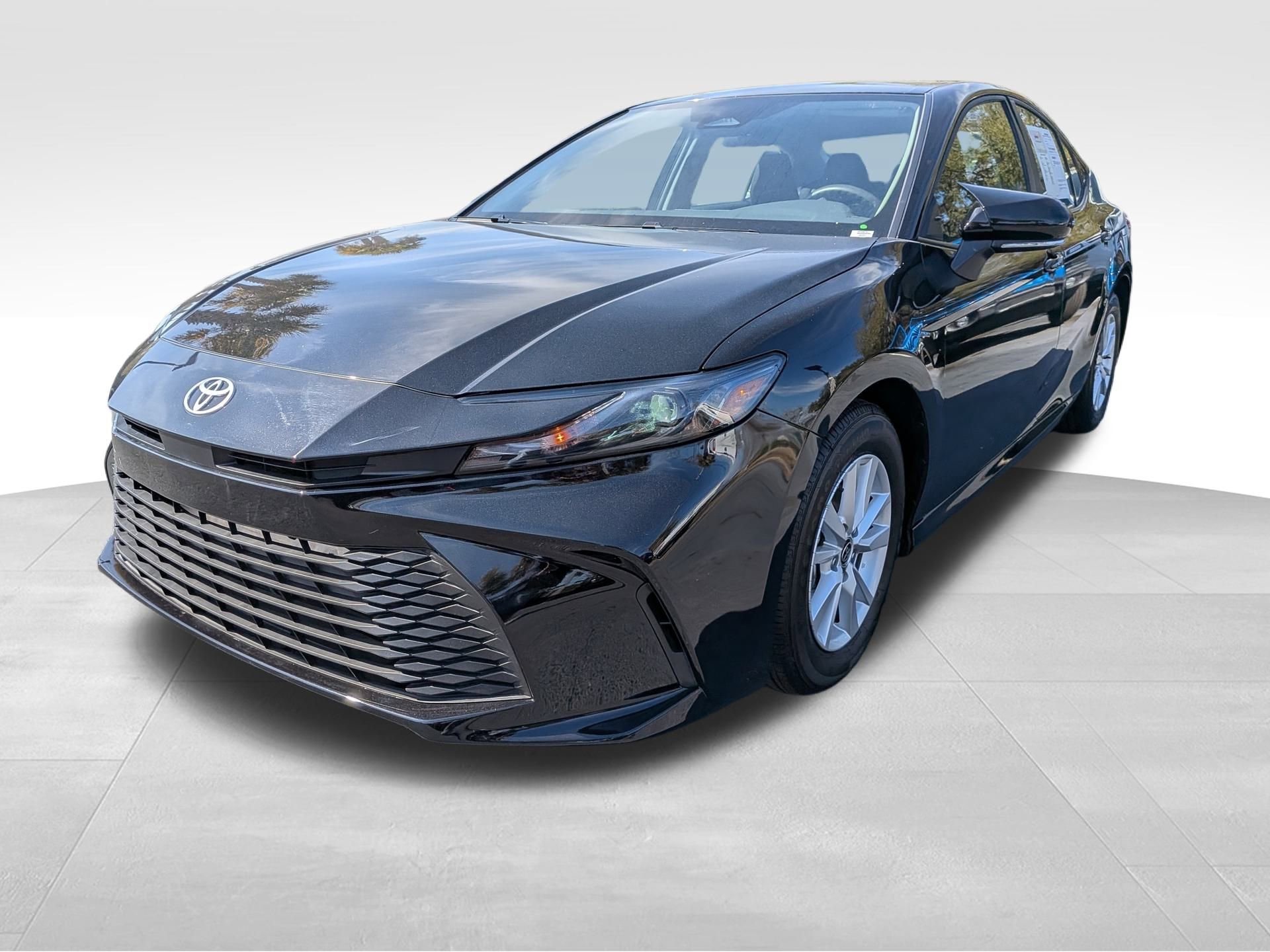 Used 2025 Toyota Camry LE image 10