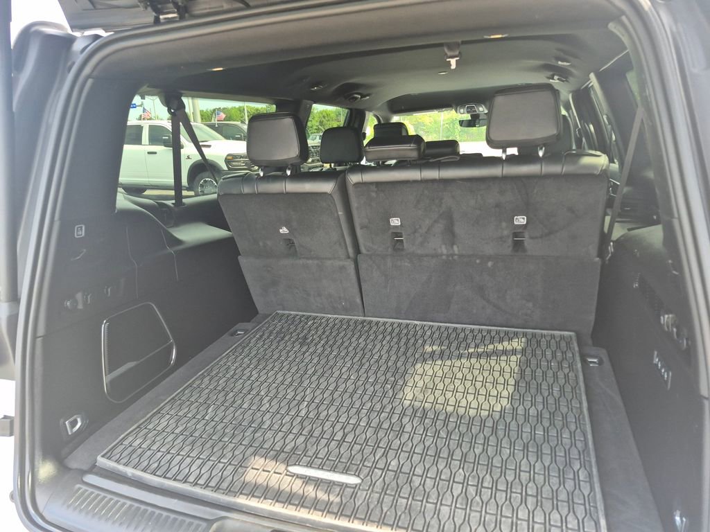 Used 2024 Jeep Wagoneer L Series II w/ Flexible Seating Group AWD/4WD image 11