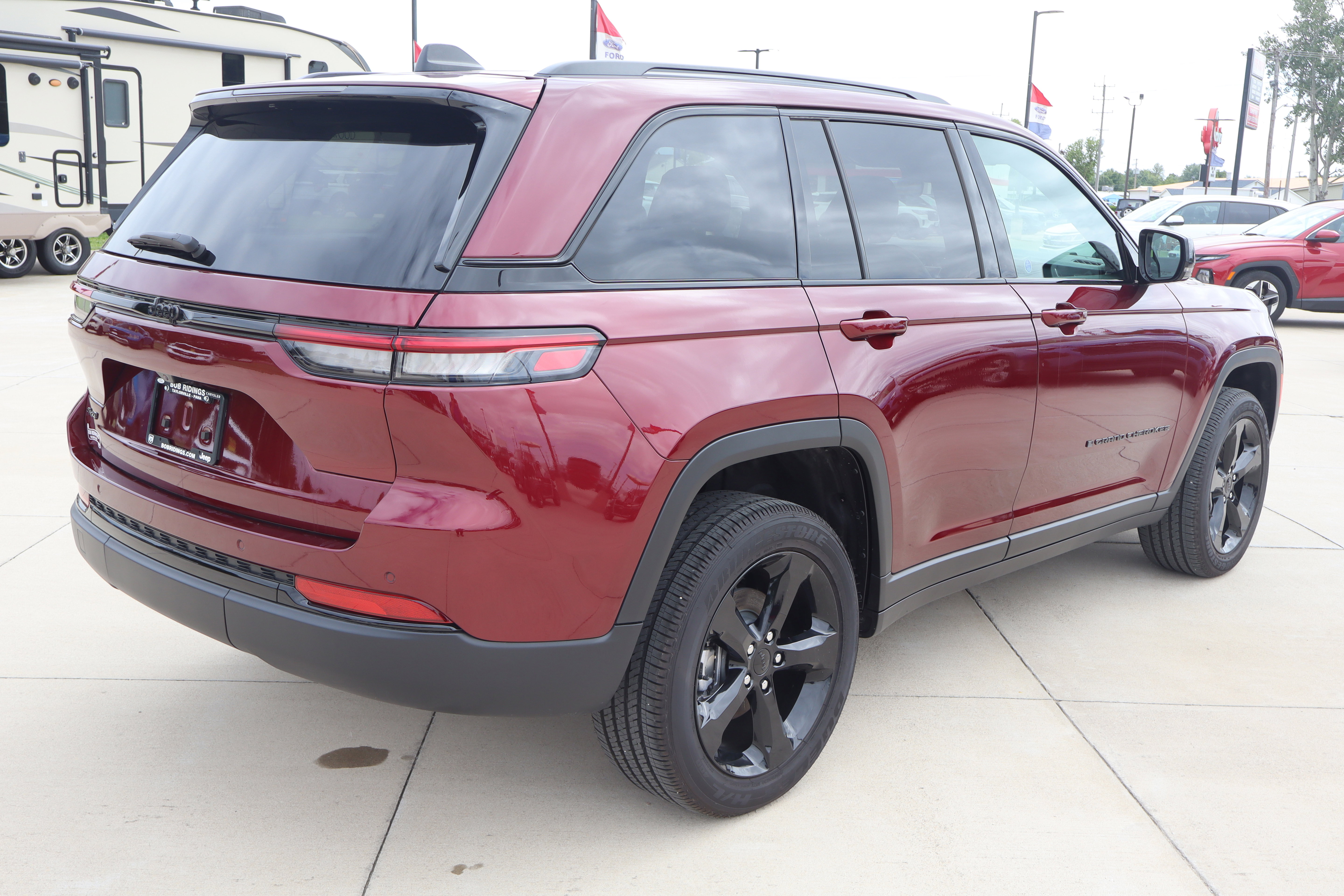 Used 2025 Jeep Grand Cherokee Altitude AWD/4WD image 6