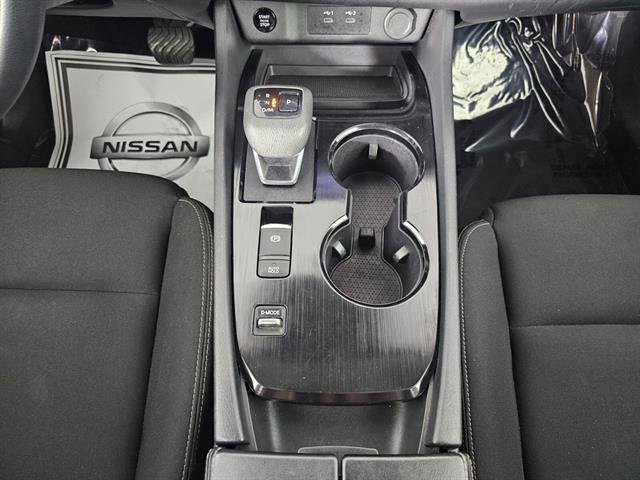 Used 2024 Nissan Rogue S image 34