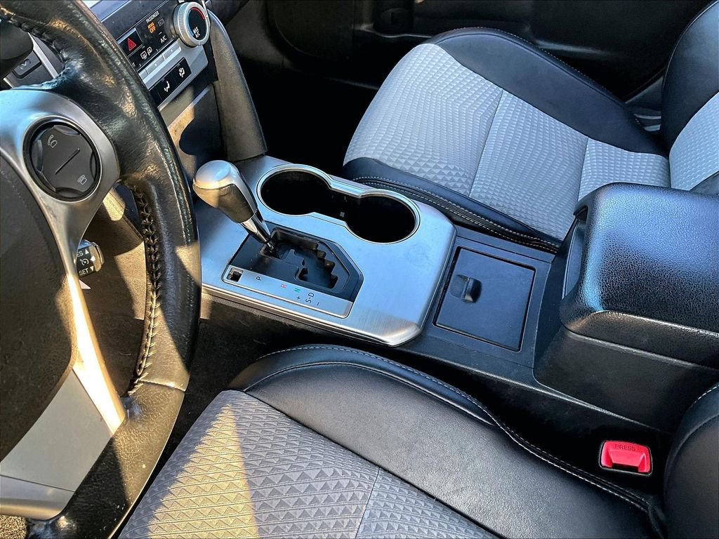 Used 2014 Toyota Camry SE image 6