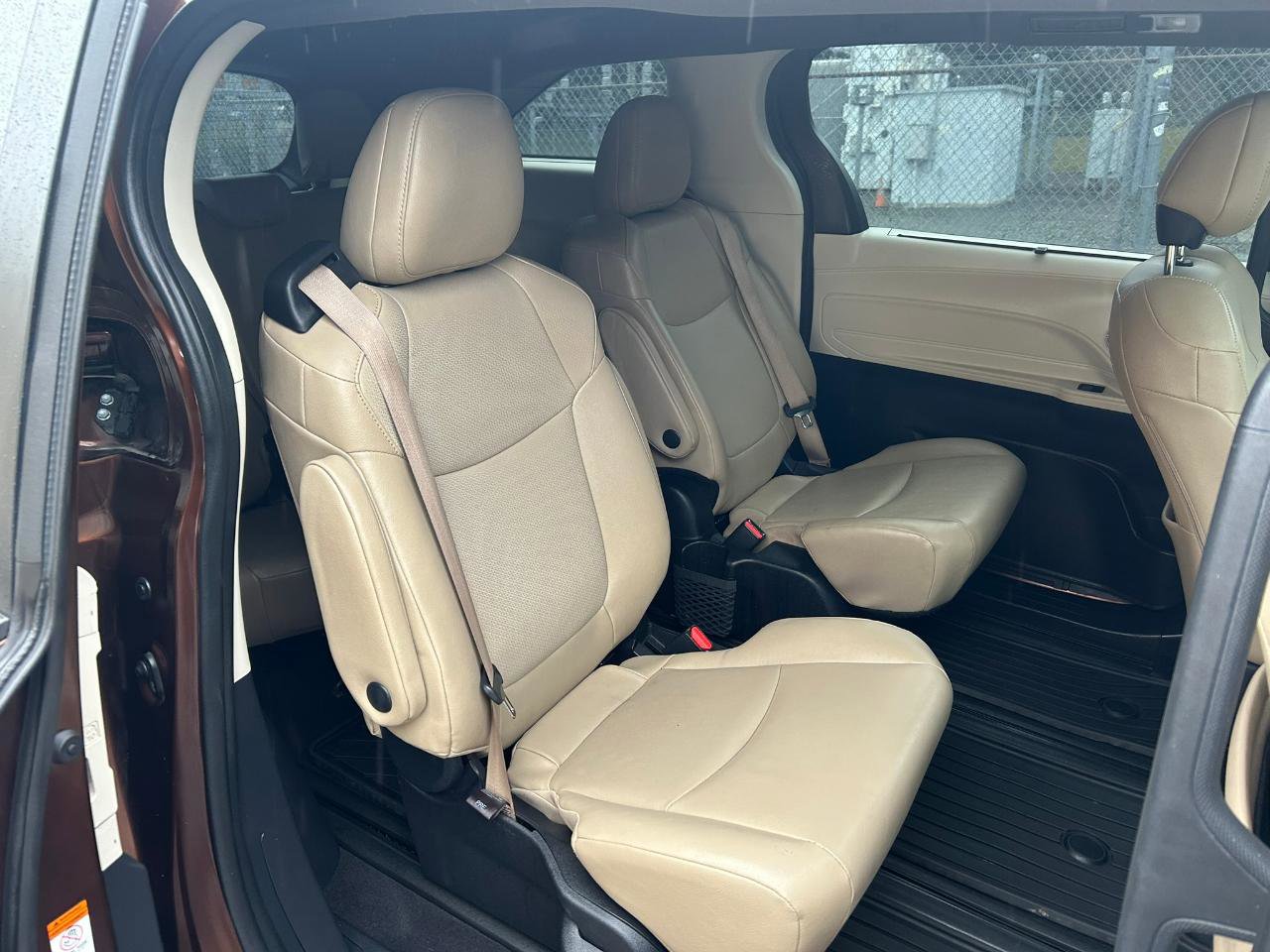 Used 2023 Toyota Sienna XLE w/ XLE Plus Package image 18