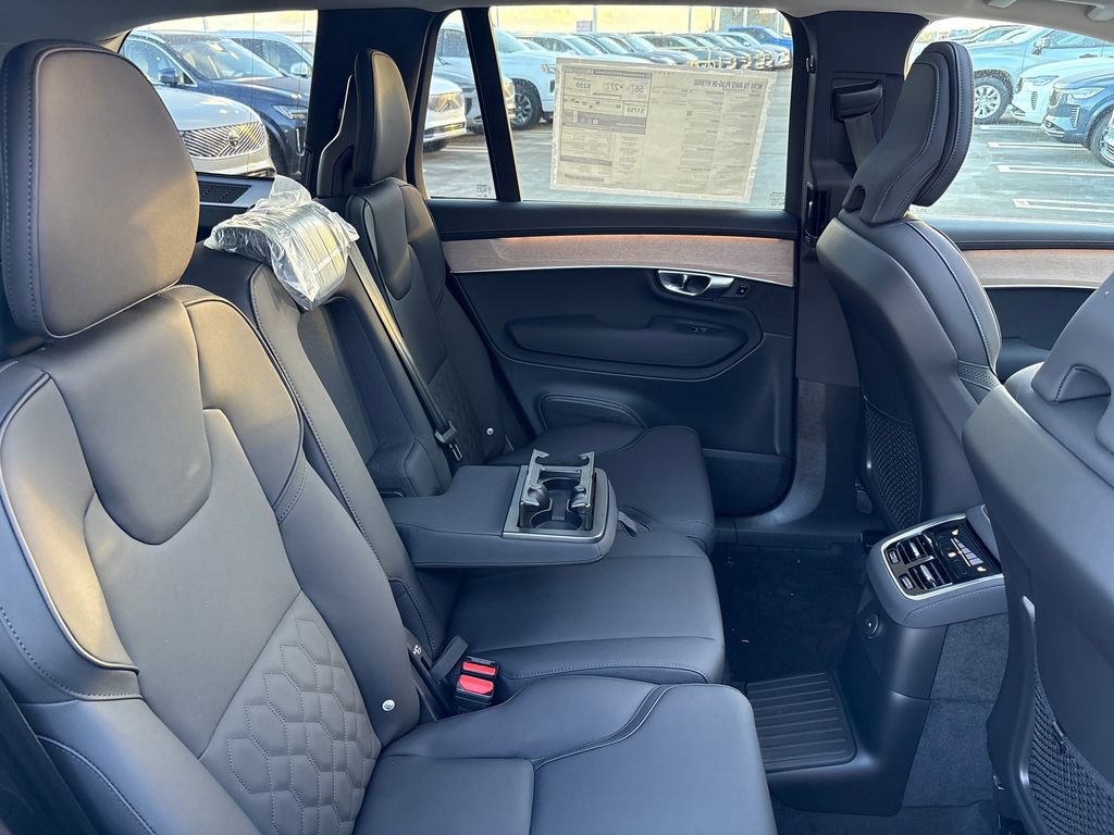 New 2026 Volvo XC90 T8 Core image 16