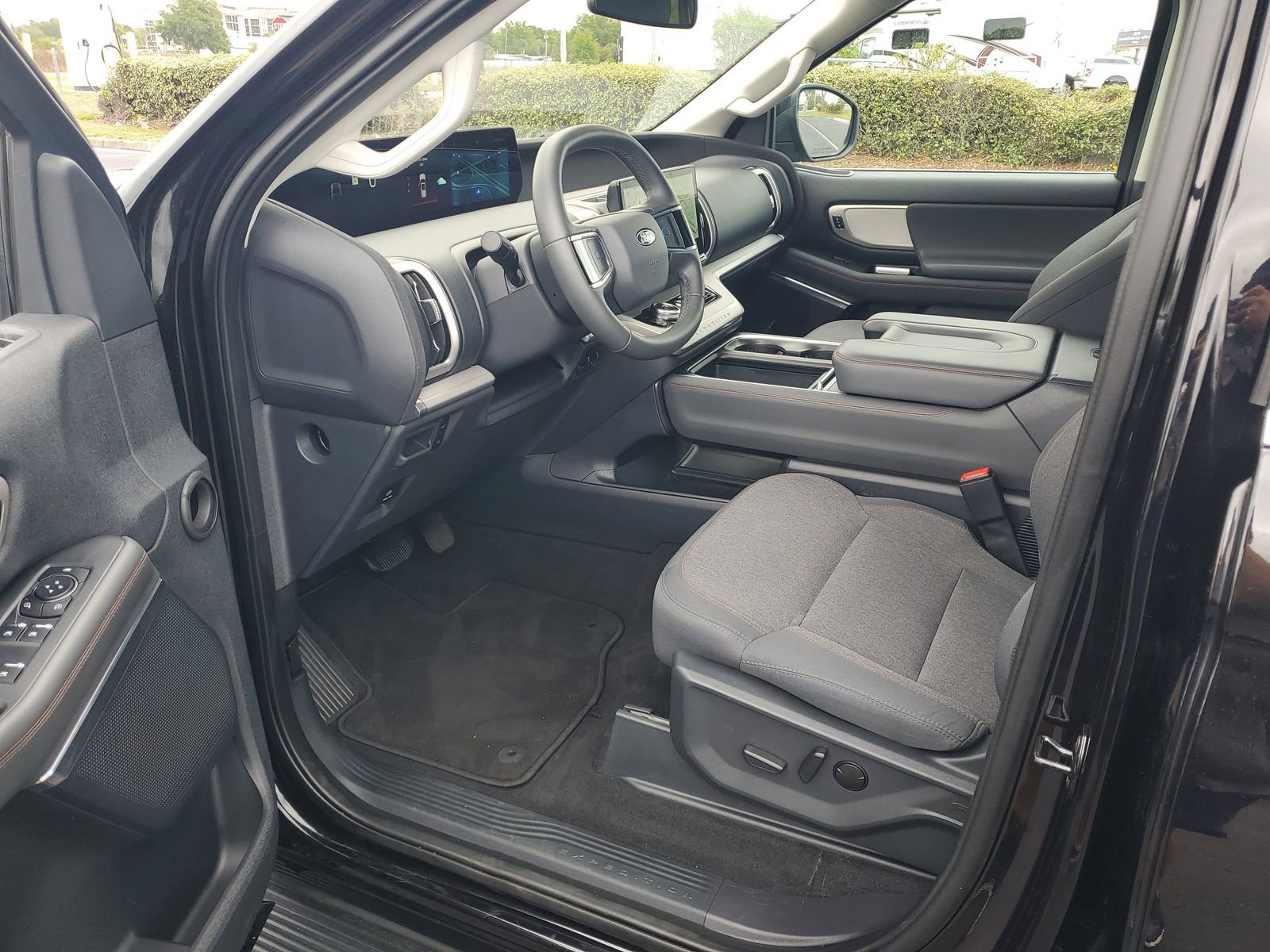 Certified 2025 Ford Expedition Active image 18