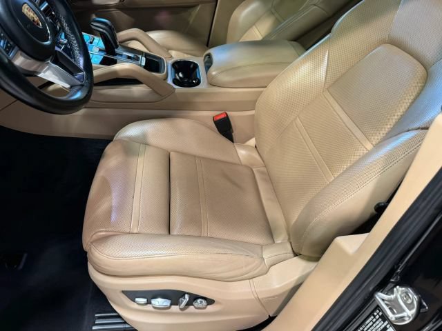 Used 2019 Porsche Cayenne AWD/4WD image 24