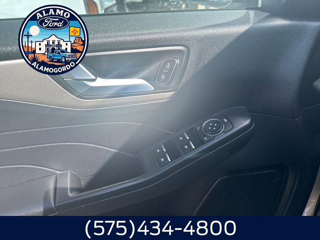 Used 2021 Ford Escape SE w/ Convenience Package image 3