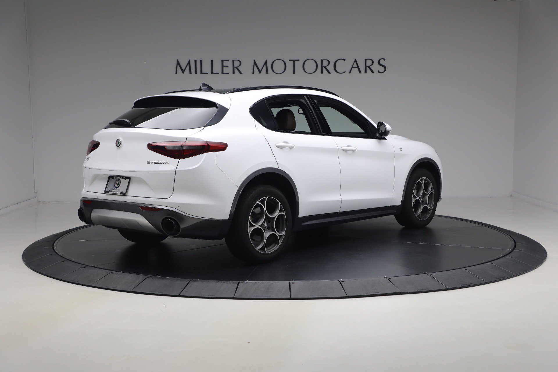 Used 2023 Alfa Romeo Stelvio Ti w/ Active Assist Plus Package AWD/4WD image 7