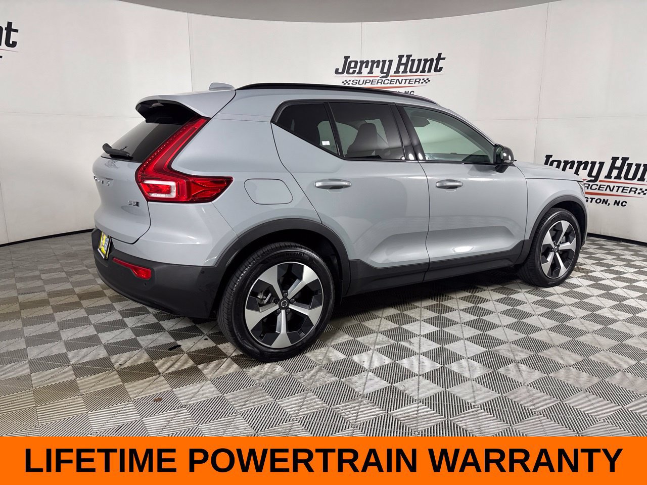 Used 2026 Volvo XC40 B5 Plus AWD/4WD image 5