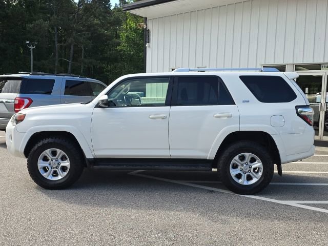 Used 2017 Toyota 4Runner SR5 AWD/4WD image 2