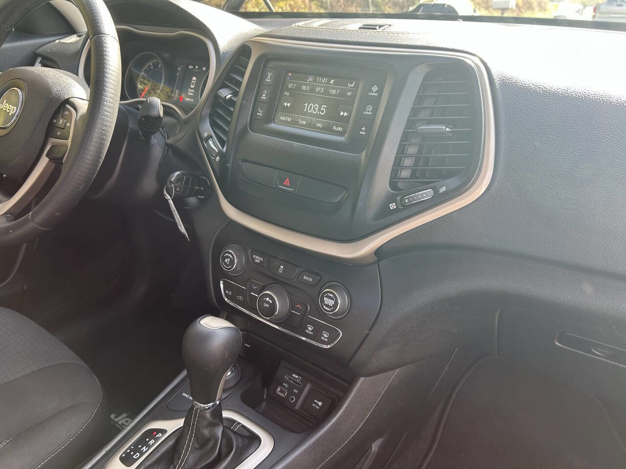 Used 2016 Jeep Cherokee Latitude image 22