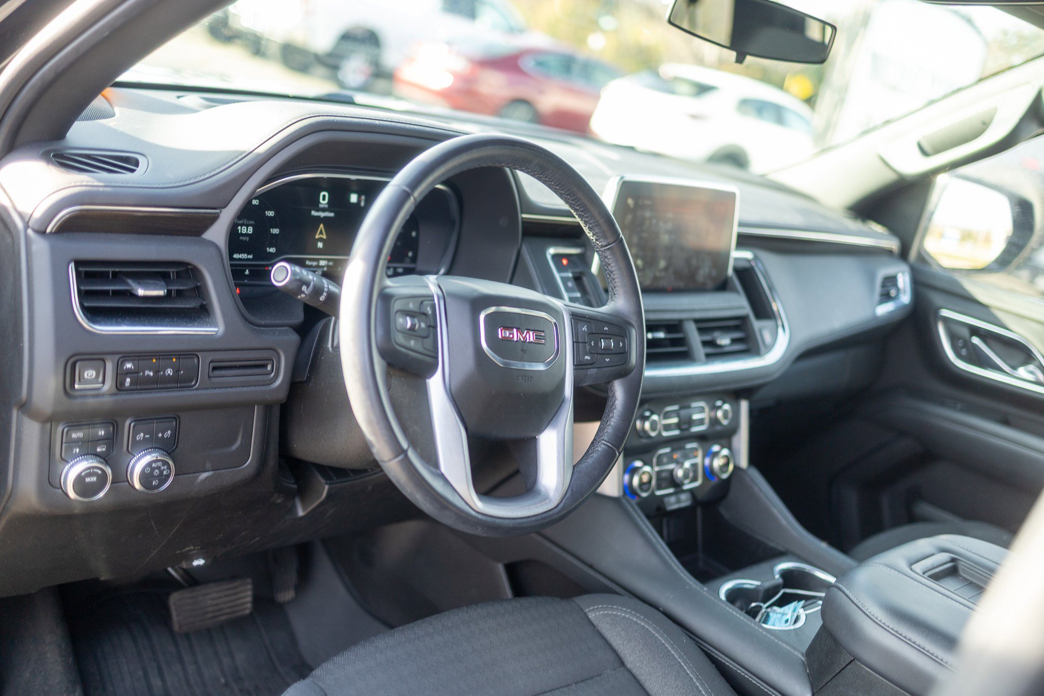 Used 2023 GMC Yukon XL SLE image 4