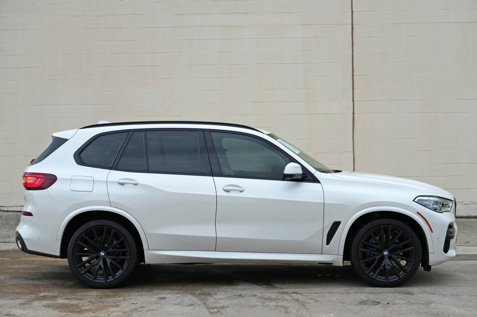 Used 2023 BMW X5 xDrive40i w/ Executive Package AWD/4WD image 60