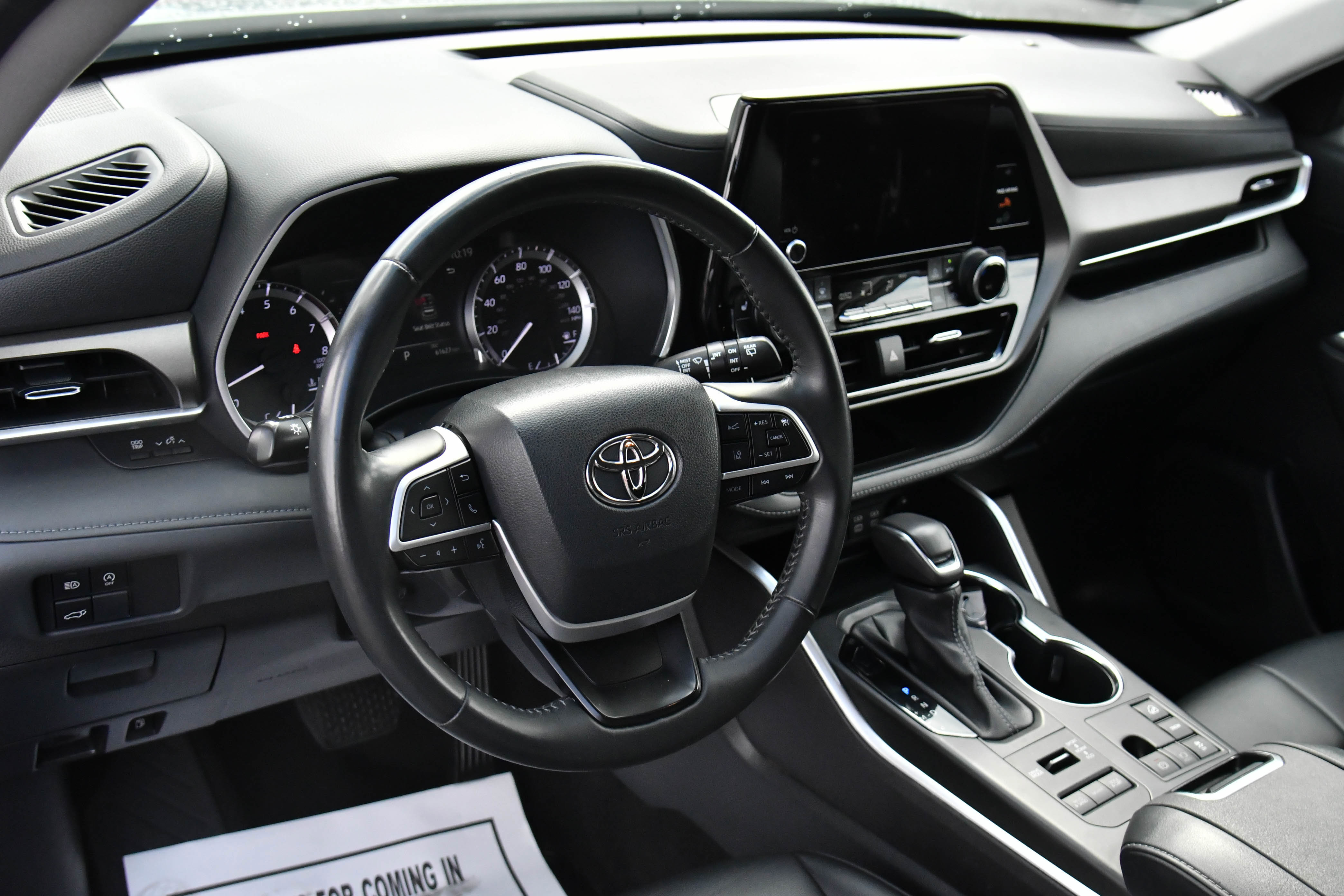 Used 2023 Toyota Highlander XLE AWD/4WD image 16