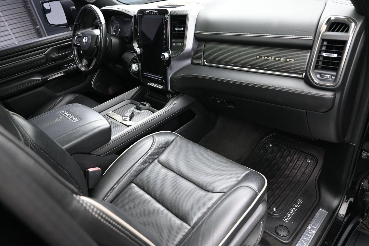 Used 2020 RAM 1500 Limited w/ Black Appearance Package AWD/4WD image 41