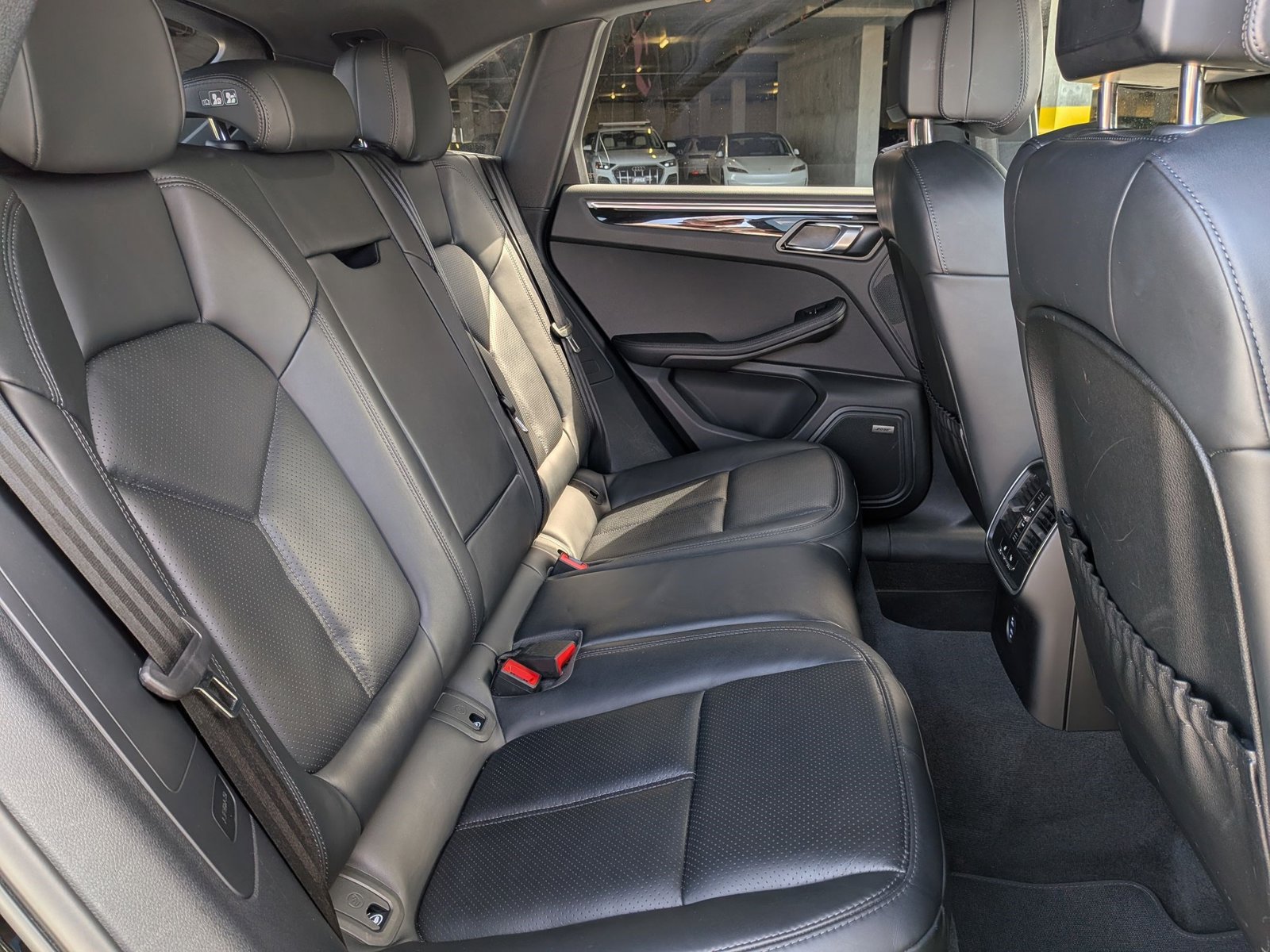 Certified 2024 Porsche Macan AWD/4WD image 23
