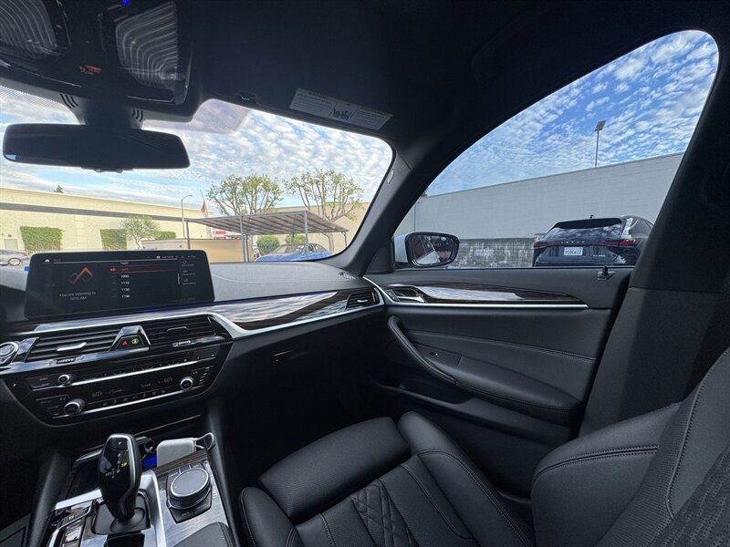 Used 2023 BMW 530i w/ Convenience Package RWD image 34