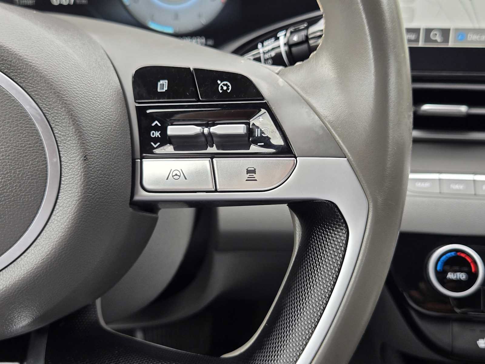 Used 2023 Hyundai Elantra SEL w/ Convenience Package FWD image 27
