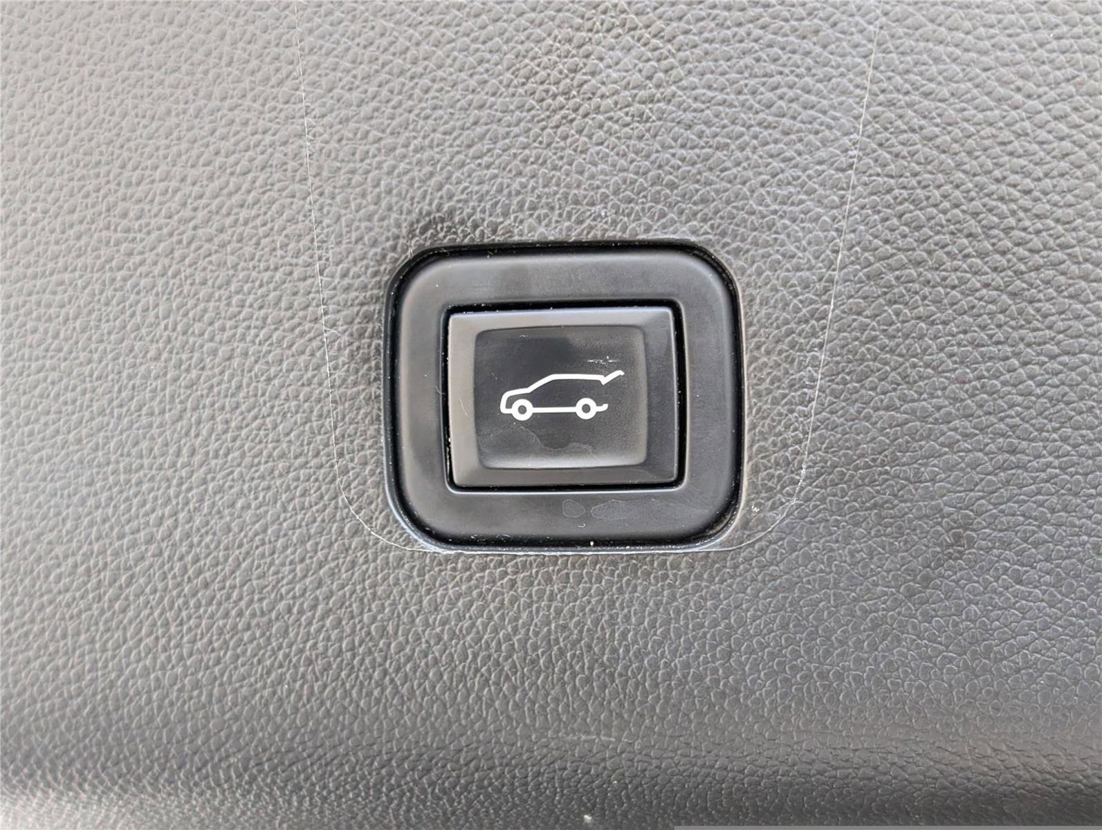 Used 2022 Chevrolet Traverse LT w/ LPO, Floor Liner Package image 16