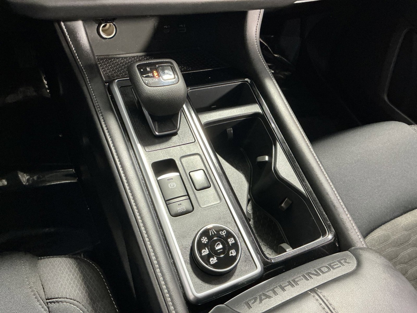 Used 2023 Nissan Pathfinder SV image 29