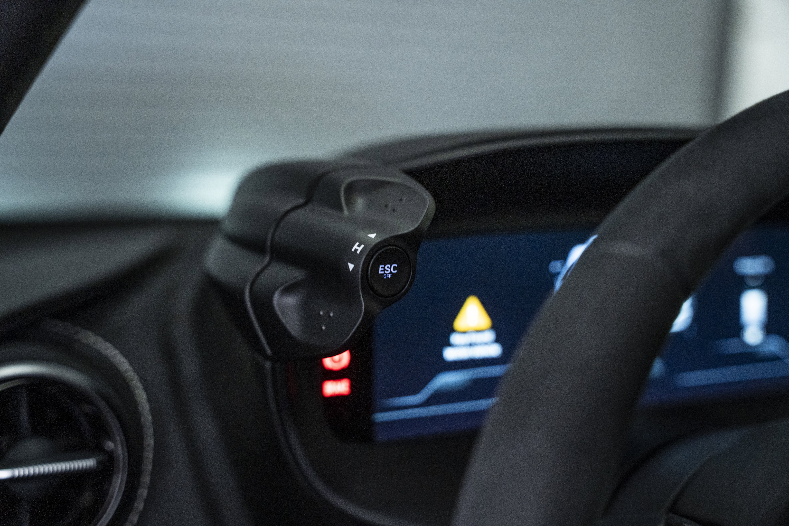 Used 2026 McLaren 750S Spider RWD image 32