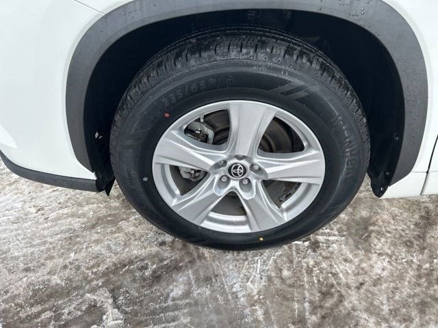 Used 2022 Toyota Highlander L image 45