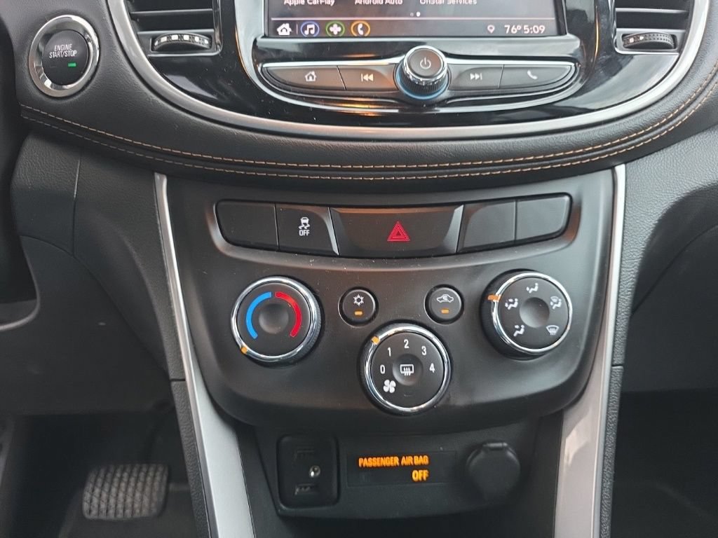 Used 2020 Chevrolet Trax LT w/ Driver Confidence Package AWD/4WD image 18