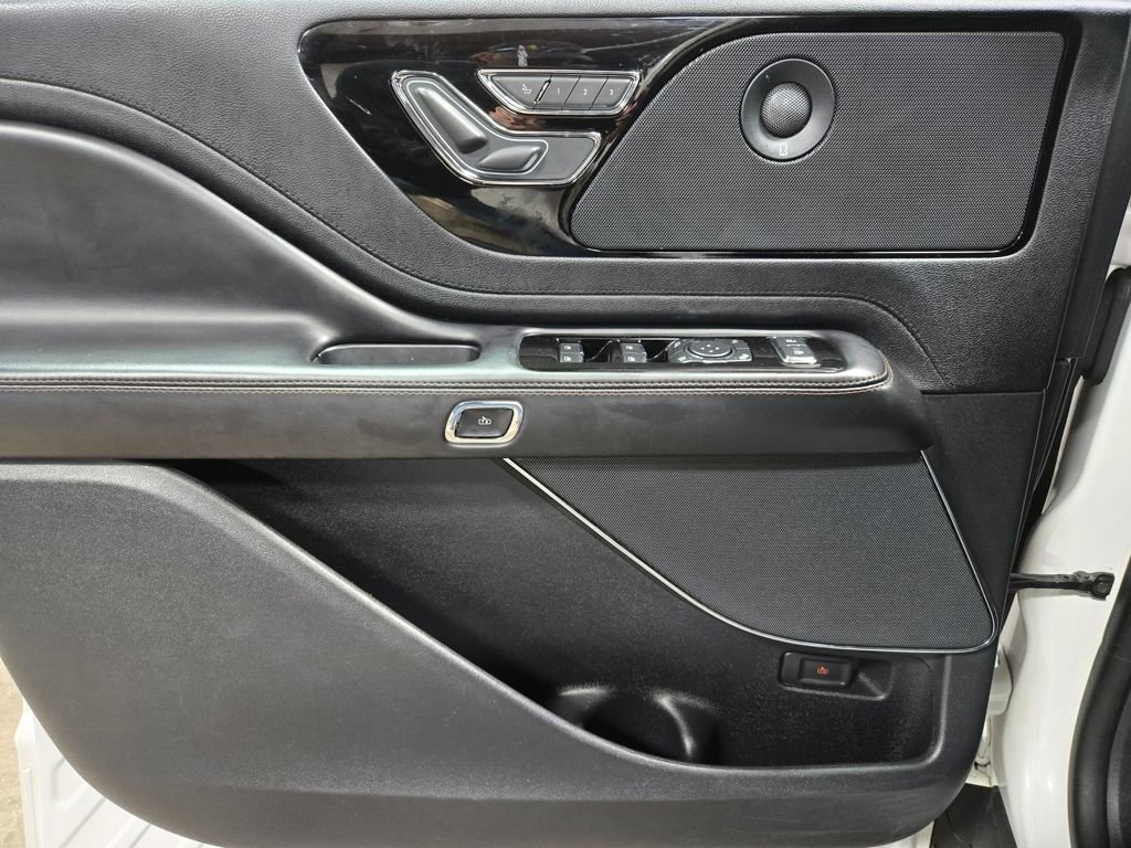 Used 2022 Lincoln Aviator Reserve w/ Equipment Group 201A image 8