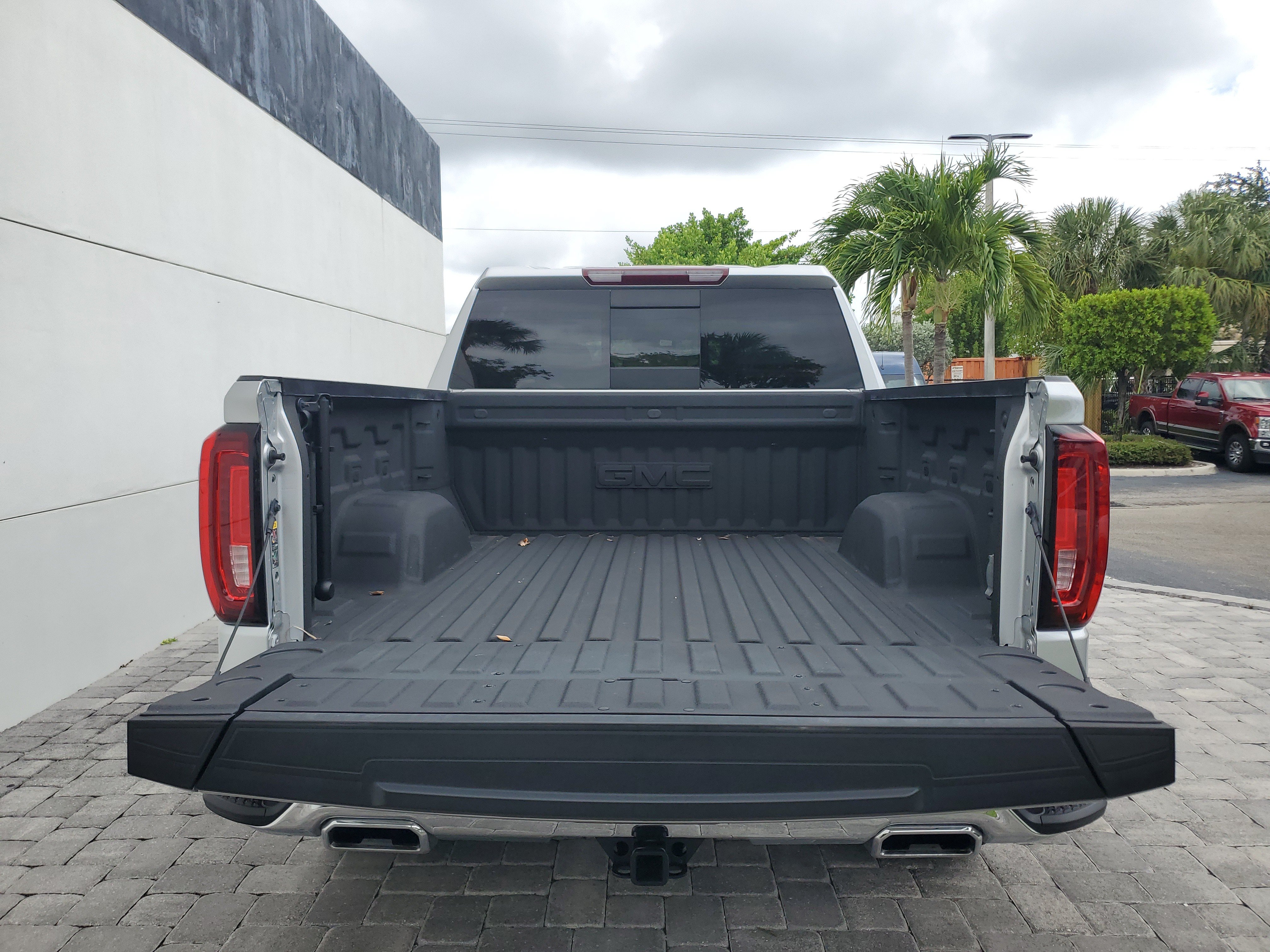 Used 2022 GMC Sierra 1500 SLT w/ SLT Premium Plus Package AWD/4WD image 12