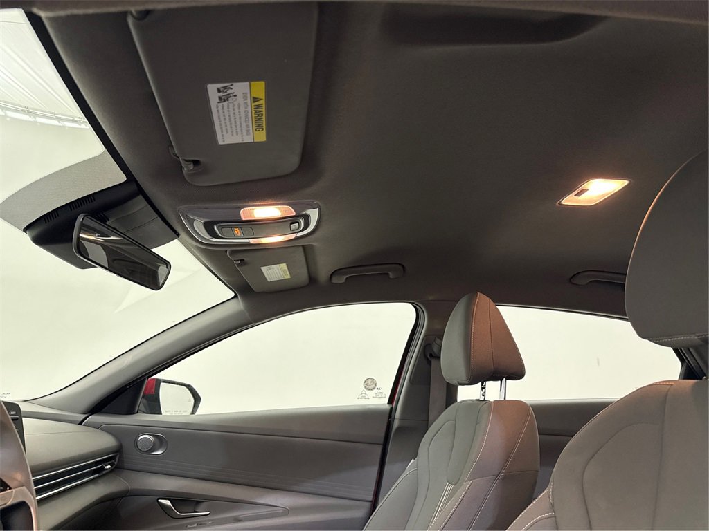 Used 2021 Hyundai Elantra SEL image 35