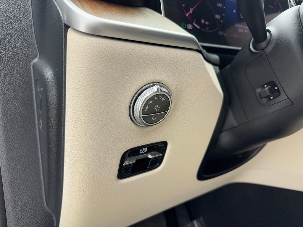 Used 2024 Mercedes-Benz GLC 300 4MATIC image 49