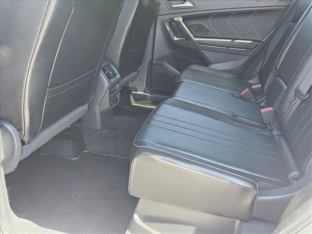 Used 2022 Volkswagen Tiguan SE R-Line AWD/4WD image 18