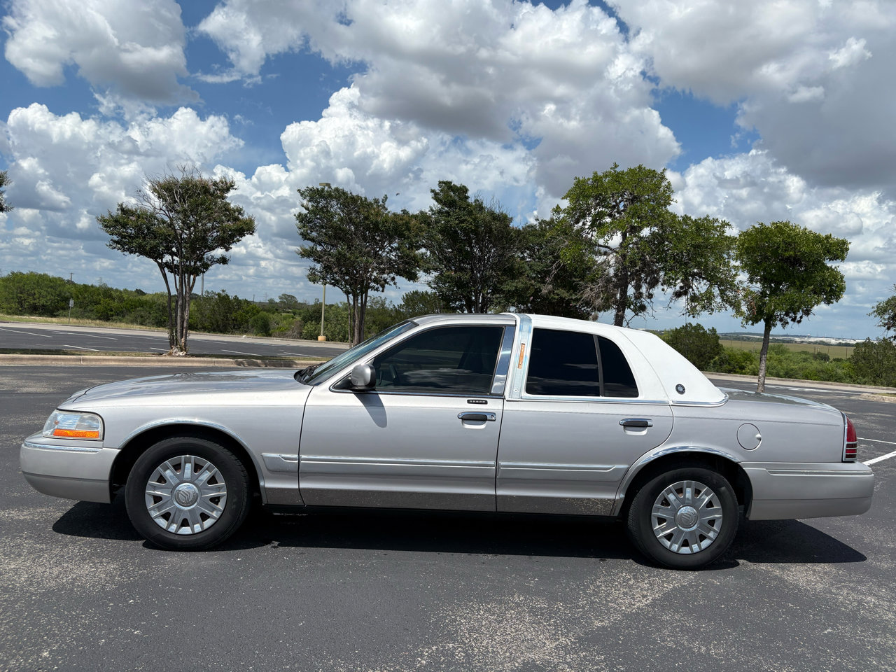 Used 2005 Mercury Grand Marquis GS image 2