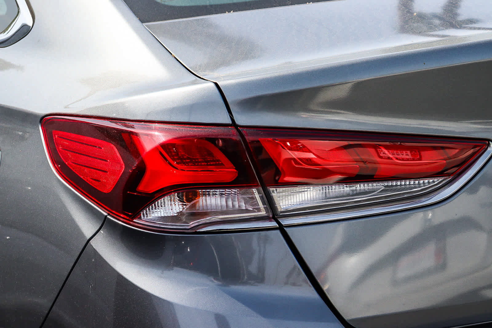 Used 2018 Hyundai Sonata Limited w/ Cargo Package FWD image 6