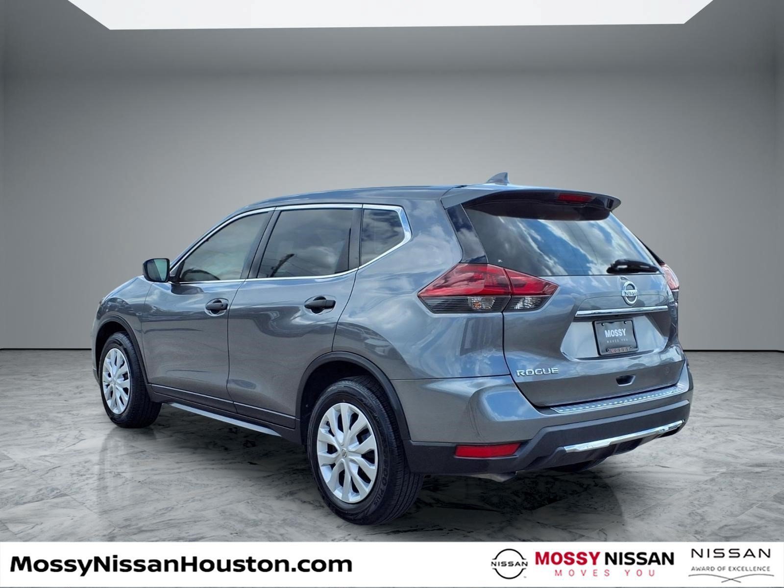 Used 2018 Nissan Rogue S FWD image 2