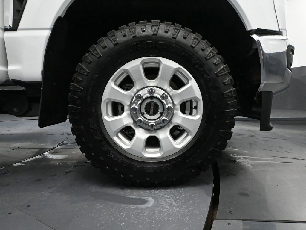 Used 2023 Ford F350 XLT w/ FX4 Off-Road Package image 16