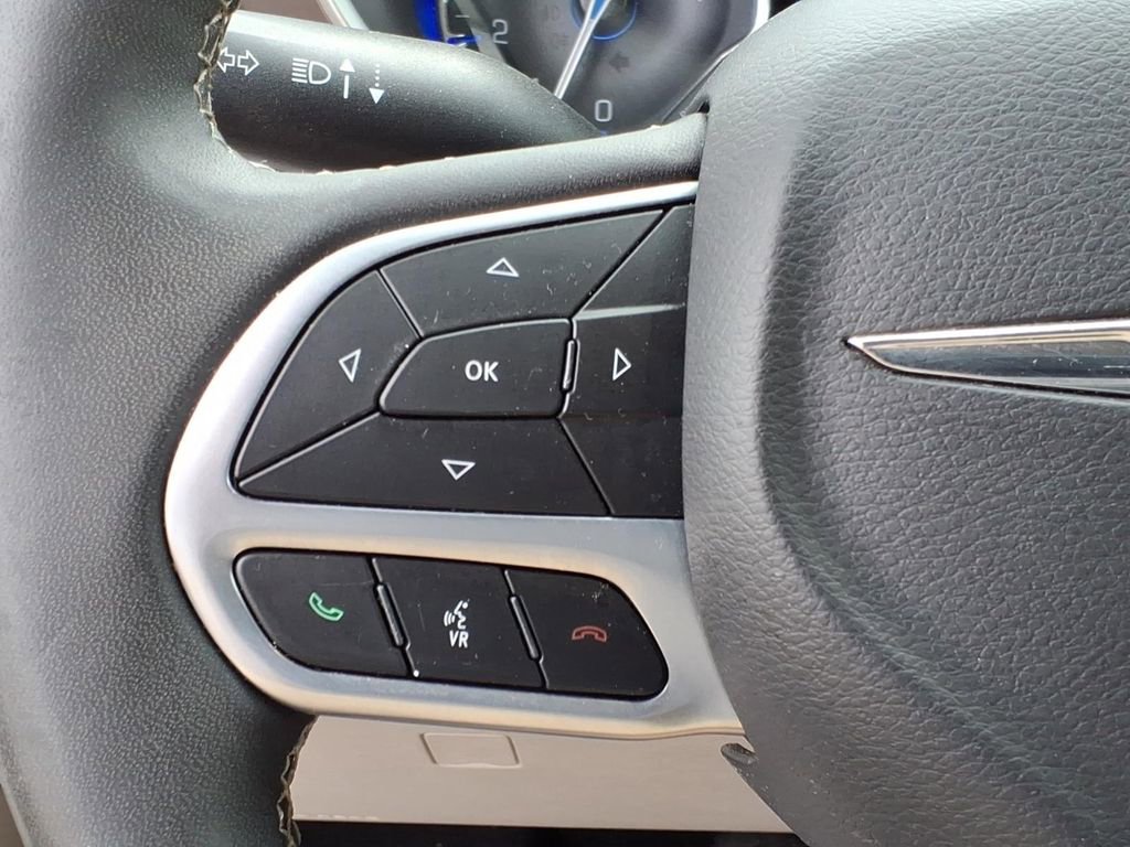 Used 2023 Chrysler Voyager LX image 11