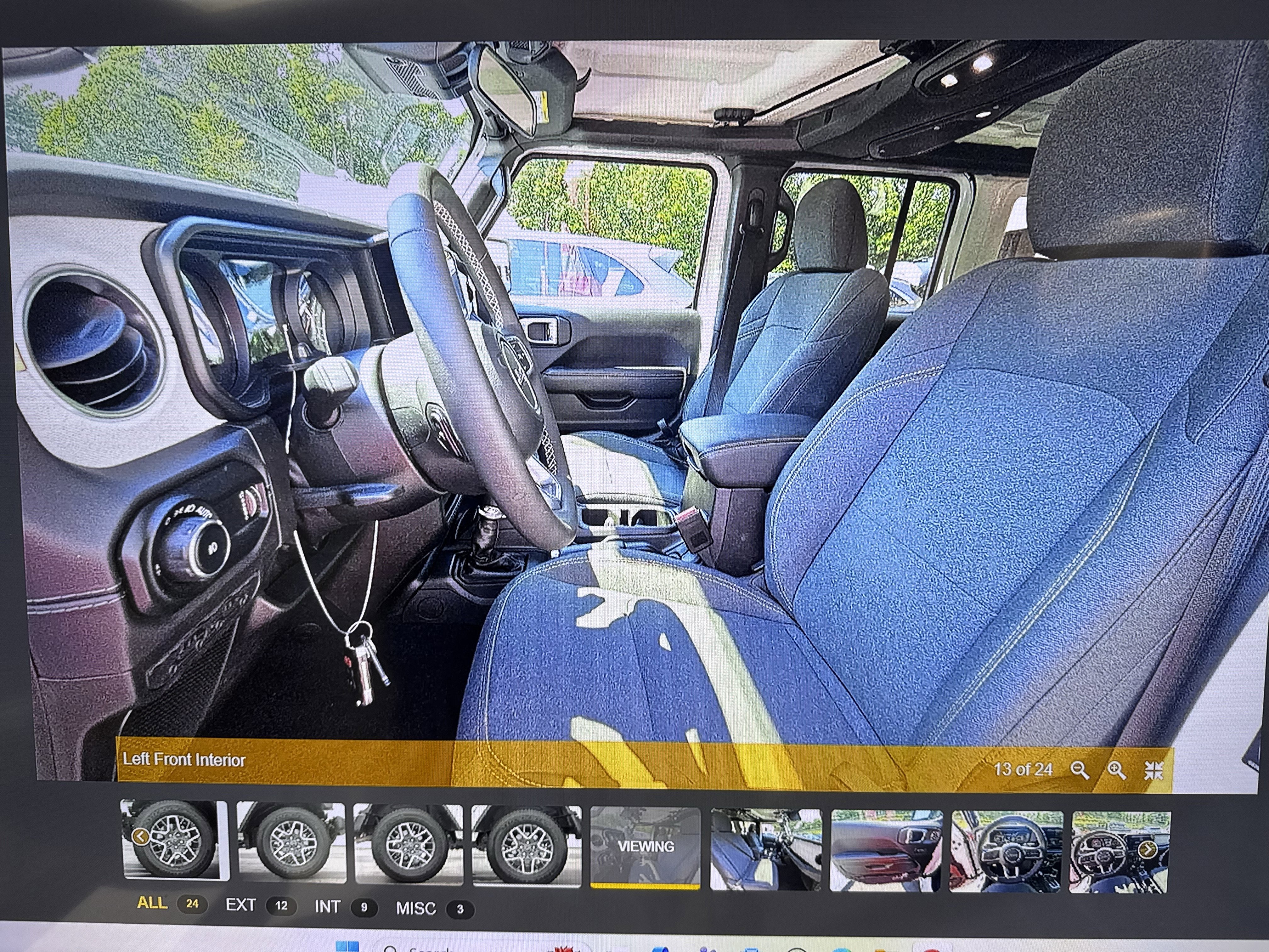 Used 2025 Jeep Wrangler Sahara image 9