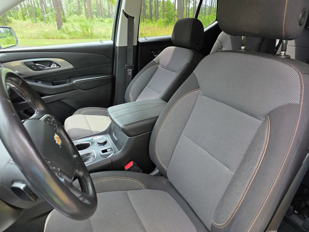Used 2021 Chevrolet Traverse LT FWD image 15