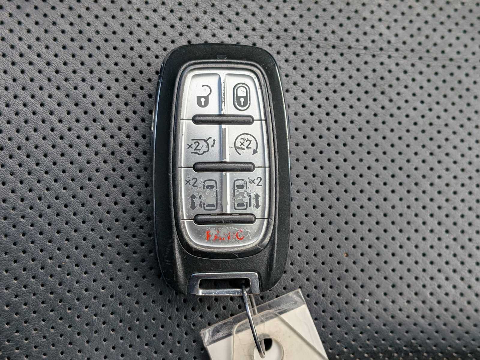 Certified 2018 Chrysler Pacifica Touring-L FWD image 35