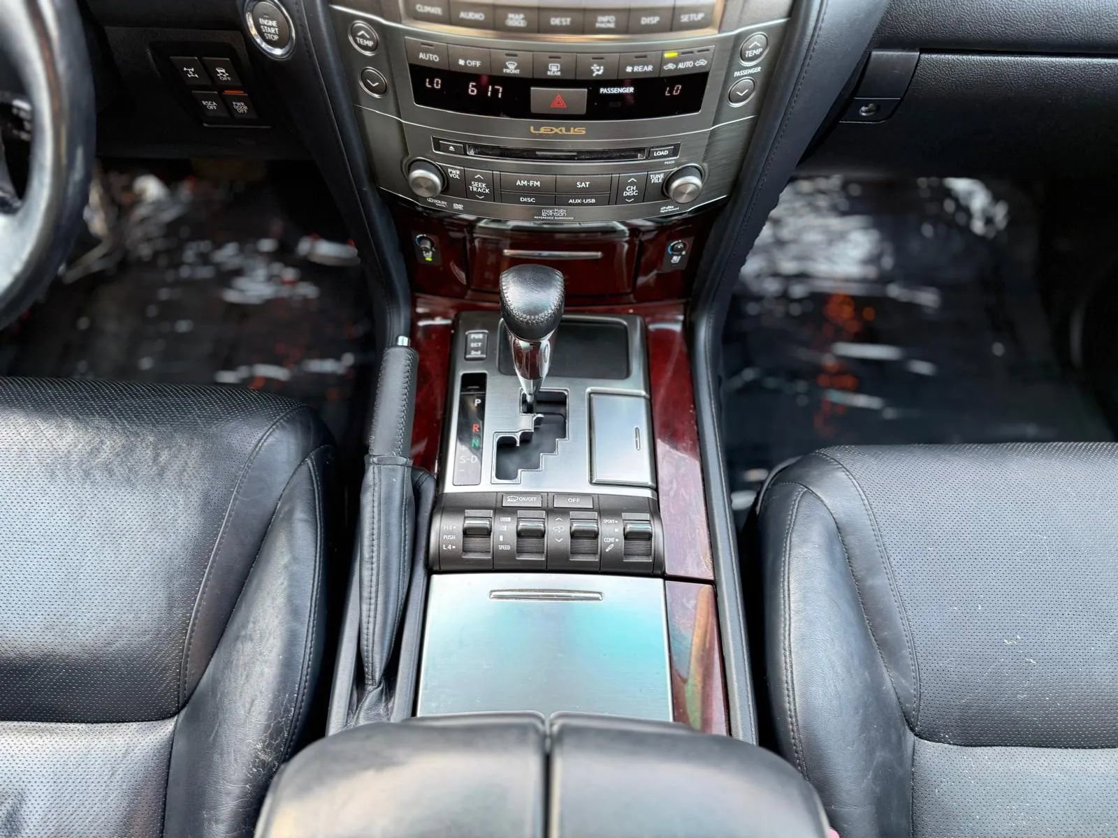 Used 2011 Lexus LX 570 4WD w/ Luxury Pkg image 14