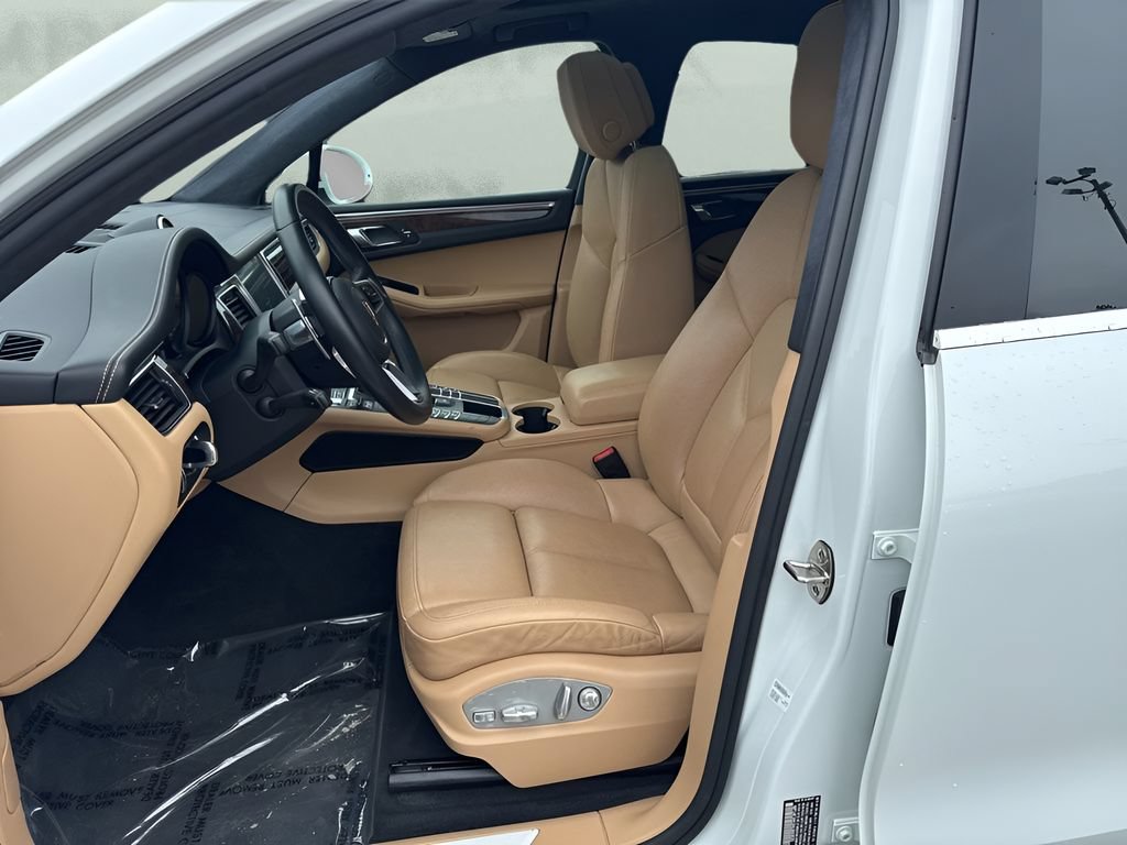 Used 2017 Porsche Macan Turbo AWD/4WD image 10