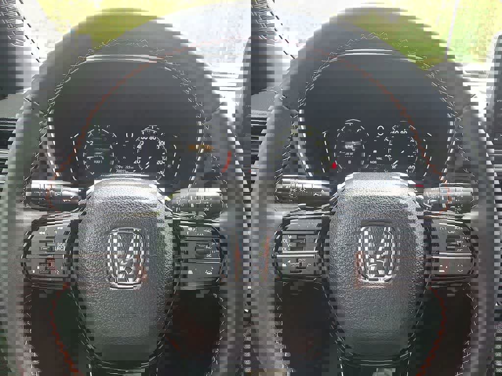 Certified 2025 Honda Pilot Sport image 16