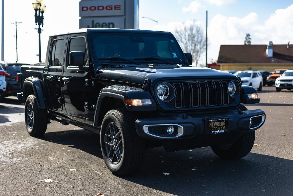 Used 2024 Jeep Gladiator Sport image 6
