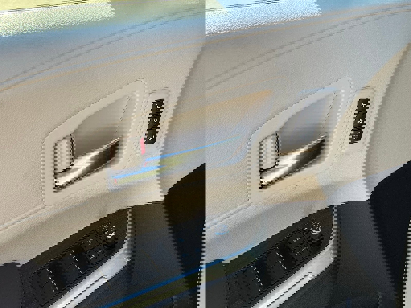 Used 2021 Toyota Sienna Platinum image 27